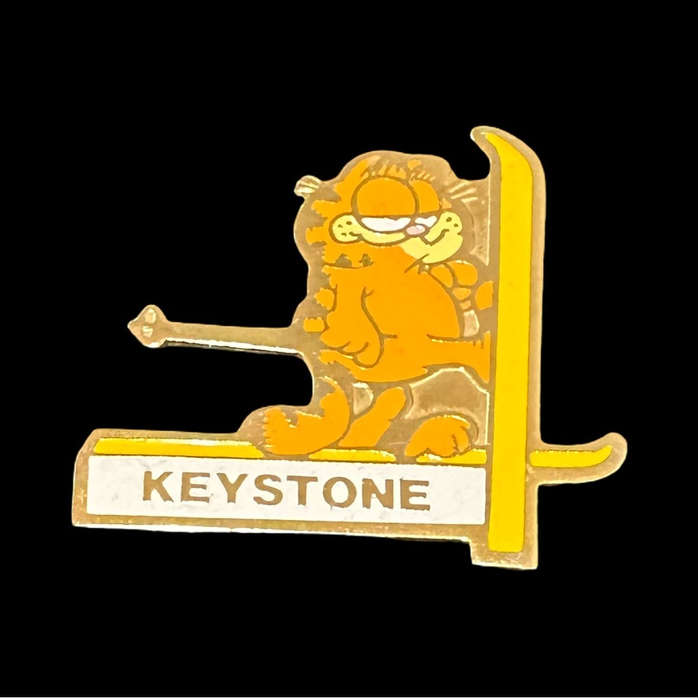 Vintage 70s Garfield Keystone Ski Pin 1978